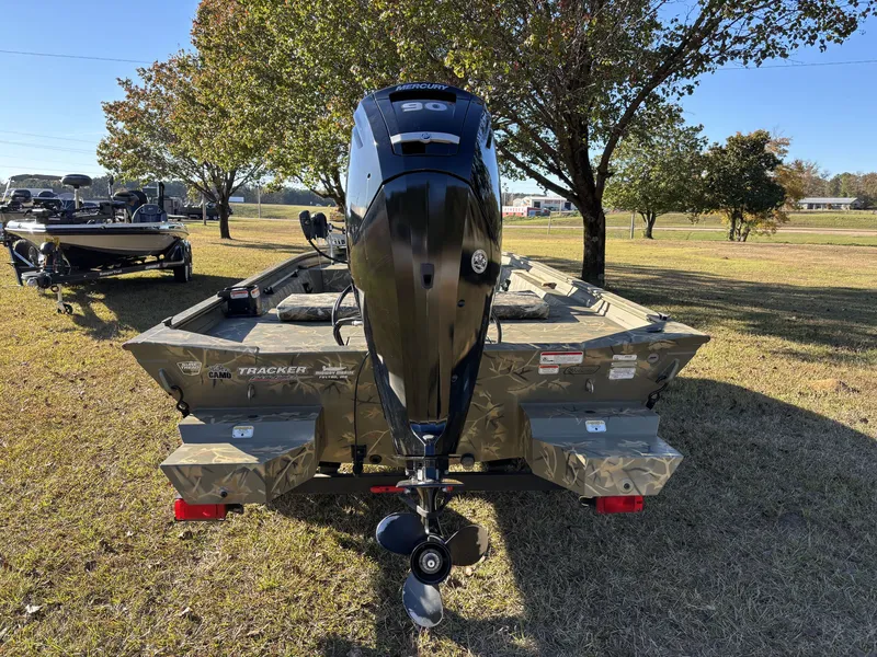 Slide: The Image of Tracker 1860 CC 2022 - 5