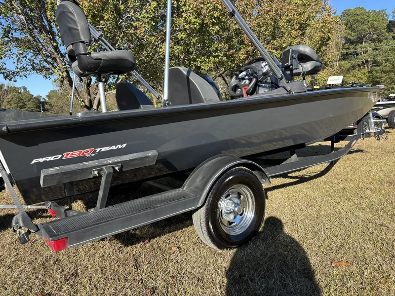 Slide: The Image of Tracker Pro Team 190 TX 2022 - 13