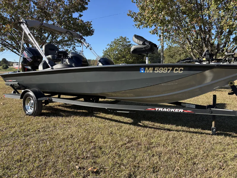 Slide: The Image of Tracker Pro Team 190 TX 2022 - 4