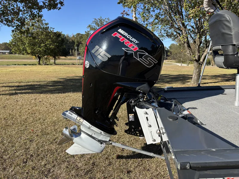 Slide: The Image of Tracker Pro Team 190 TX 2022 - 5