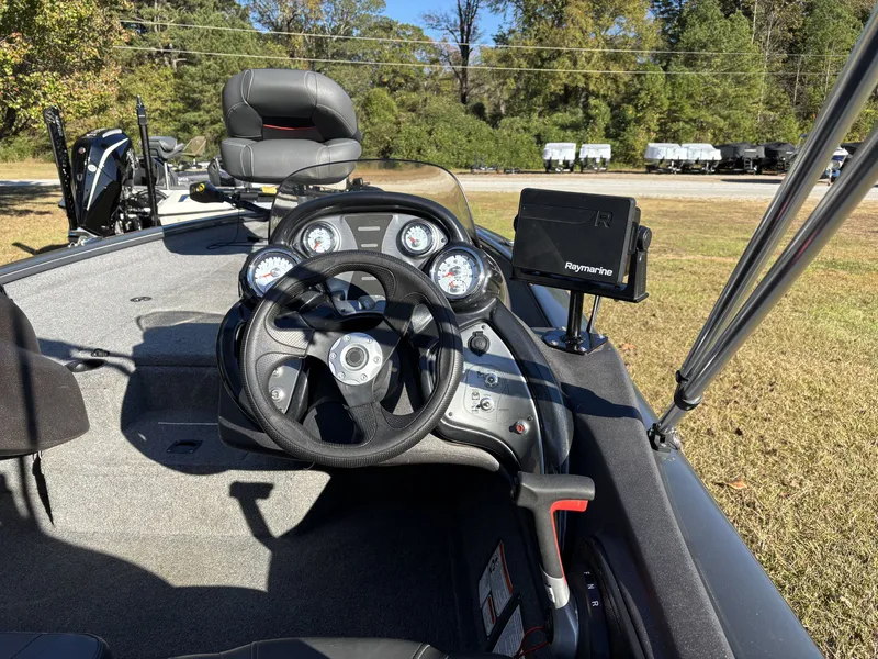 Slide: The Image of Tracker Pro Team 190 TX 2022 - 8