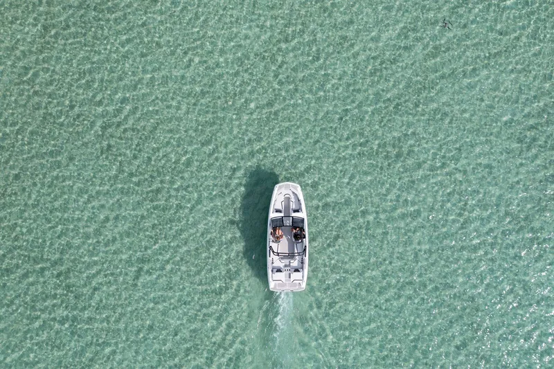 Slide: The Image of Scarab 235 SE 2026 - 20