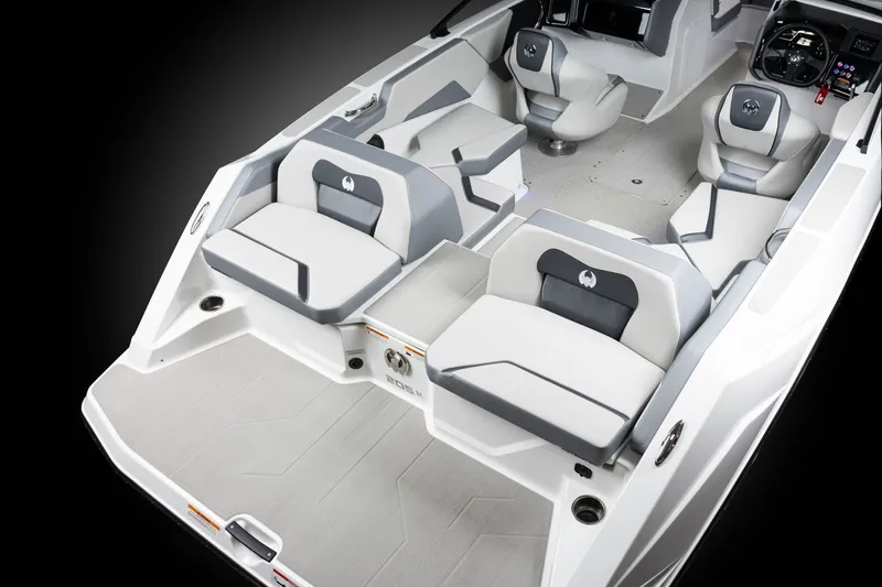 Slide: The Image of Scarab 210 SE 2026 - 10