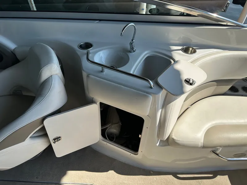 Slide: The Image of Crownline Boats 270BR 2011 - 10