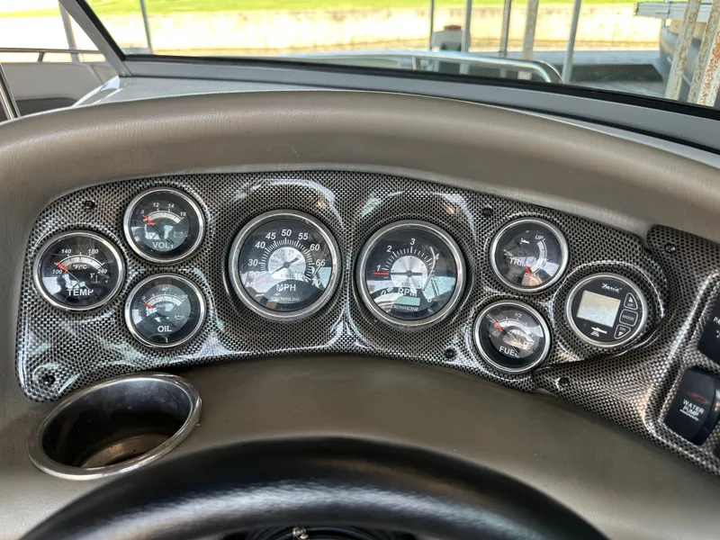 Slide: The Image of Crownline Boats 270BR 2011 - 14