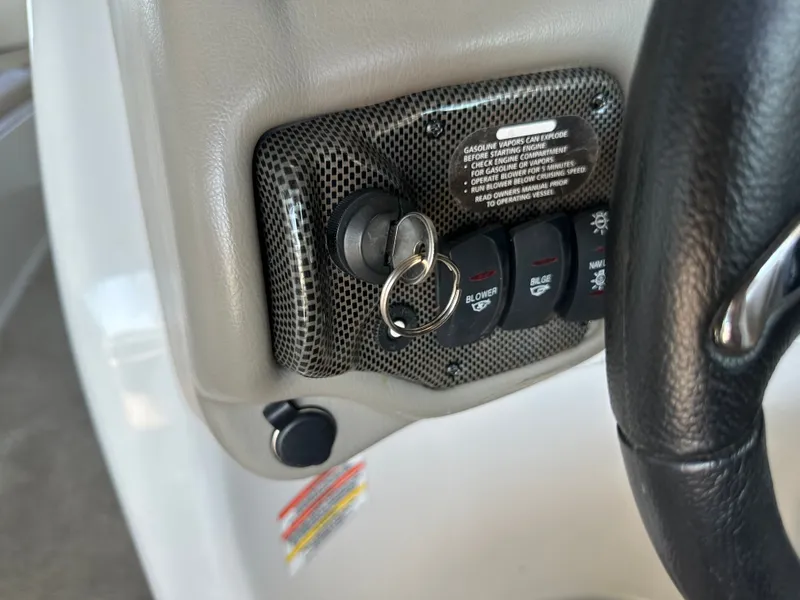 Slide: The Image of Crownline Boats 270BR 2011 - 16