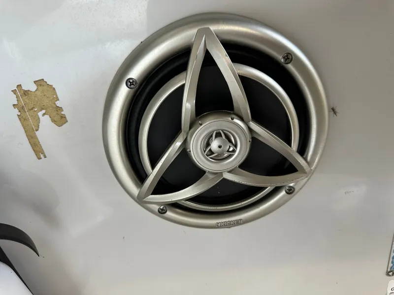 Slide: The Image of Crownline Boats 270BR 2011 - 19