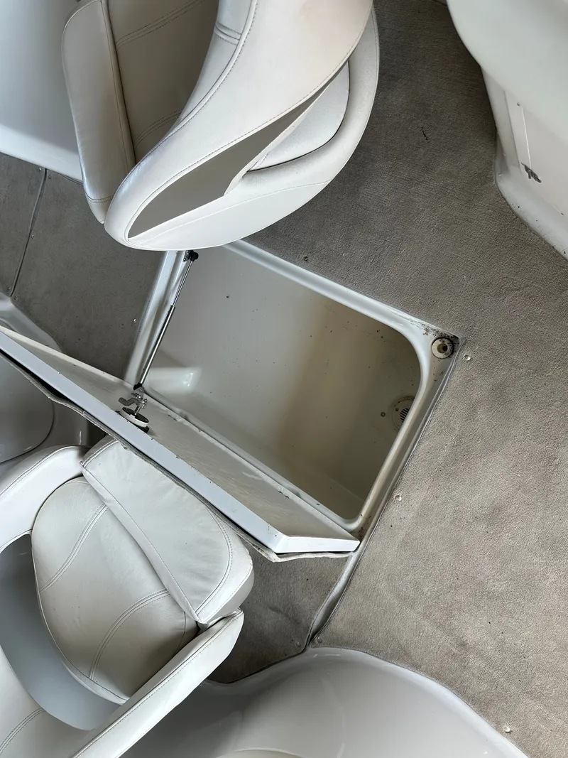 Slide: The Image of Crownline Boats 270BR 2011 - 25