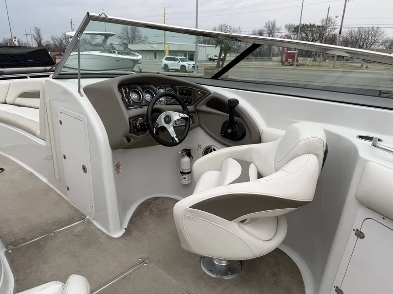 Slide: The Image of Crownline Boats 270BR 2011 - 30