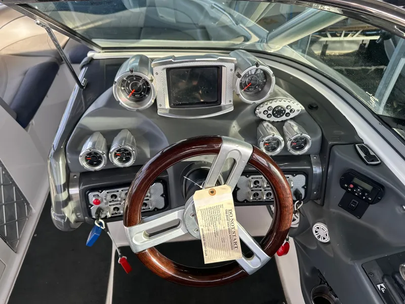 Slide: The Image of MasterCraft 280V 2011 - 13