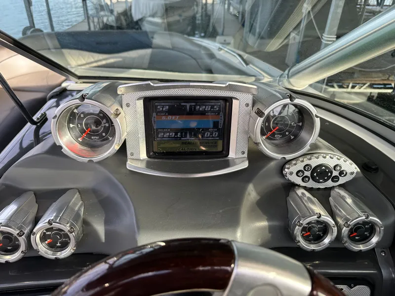 Slide: The Image of MasterCraft 280V 2011 - 16