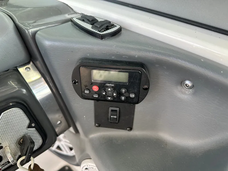 Slide: The Image of MasterCraft 280V 2011 - 18