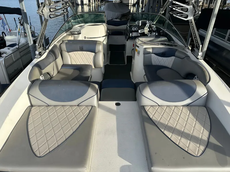 Slide: The Image of MasterCraft 280V 2011 - 4