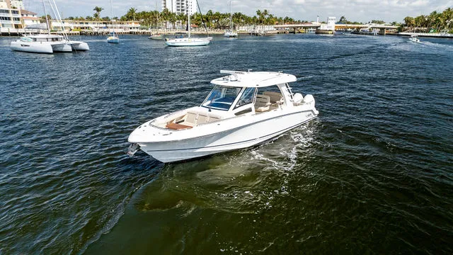 Slide: The Image of Boston Whaler 350 Realm 2020 - 14