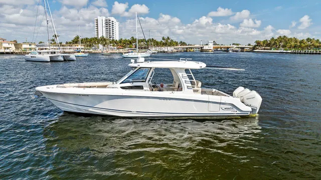 Slide: The Image of Boston Whaler 350 Realm 2020 - 17