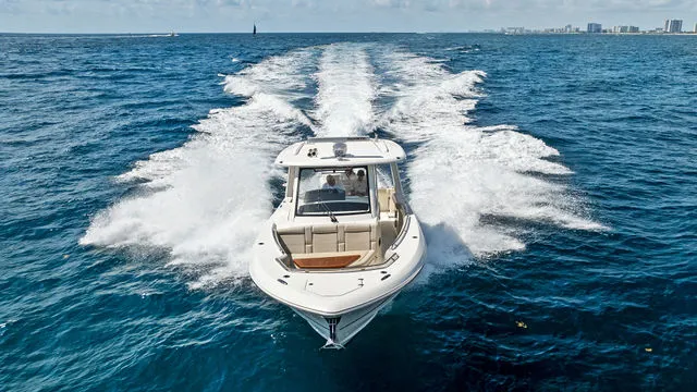 Slide: The Image of Boston Whaler 350 Realm 2020 - 25