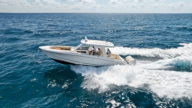 Slide: The Image of Boston Whaler 350 Realm 2020 - 27