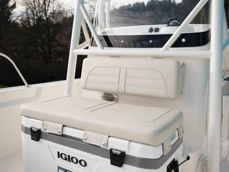 Slide: The Image of Boston Whaler 190 Montauk 2026 - 10