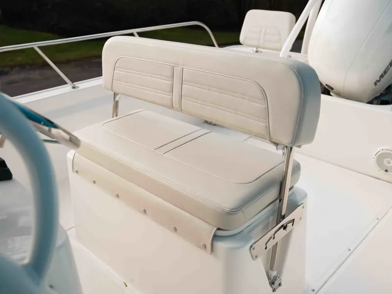 Slide: The Image of Boston Whaler 190 Montauk 2026 - 11