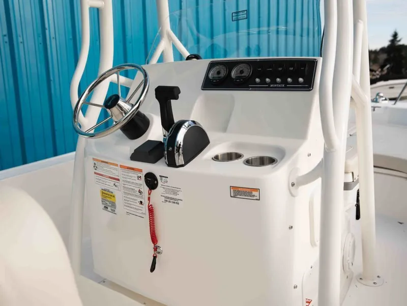 Slide: The Image of Boston Whaler 190 Montauk 2026 - 6