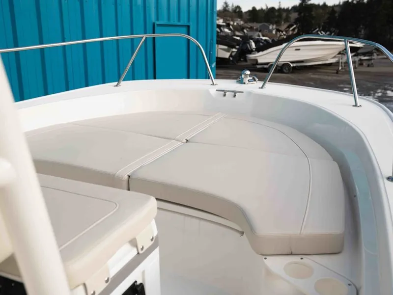 Slide: The Image of Boston Whaler 190 Montauk 2026 - 8