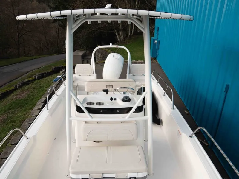 Slide: The Image of Boston Whaler 190 Montauk 2026 - 9
