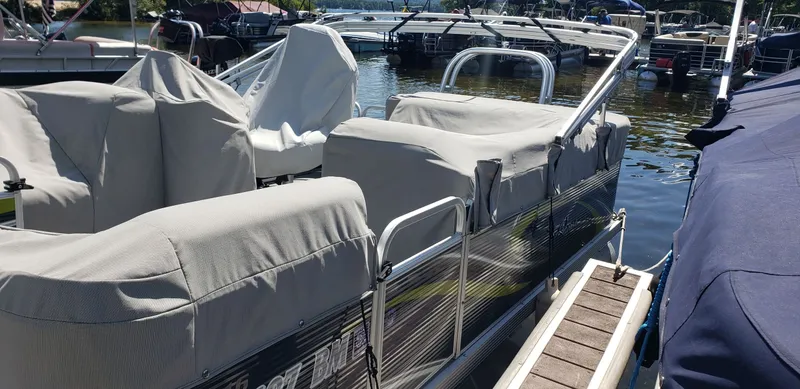 Slide: The Image of Apex Marine Qwest Edge 816 2018 - 4