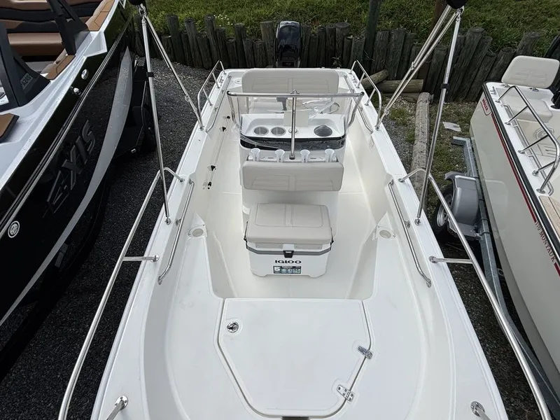 Slide: The Image of Boston Whaler 150 Montauk 2025 - 8