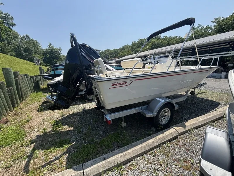 The Image of Boston Whaler 170 Montauk 2025 - 1