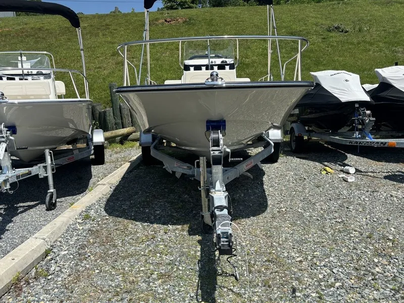 Slide: The Image of Boston Whaler 170 Montauk 2025 - 4