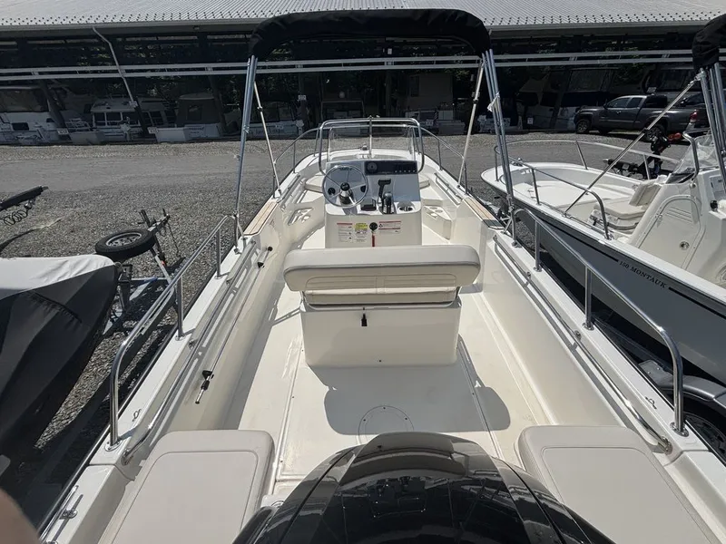 Slide: The Image of Boston Whaler 170 Montauk 2025 - 5