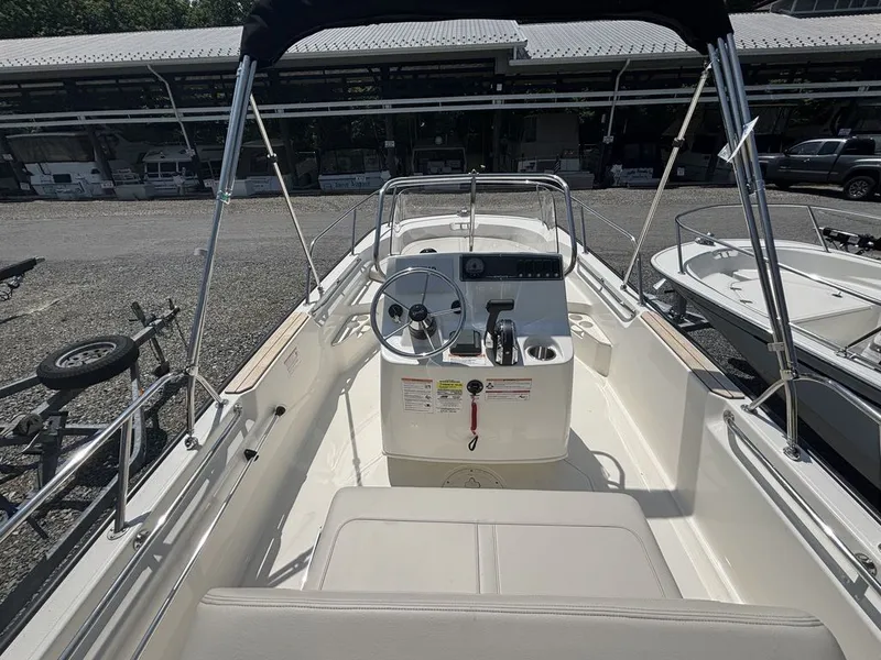 Slide: The Image of Boston Whaler 170 Montauk 2025 - 6