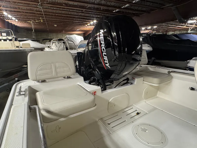 Slide: The Image of Boston Whaler 170 Montauk 2026 - 5