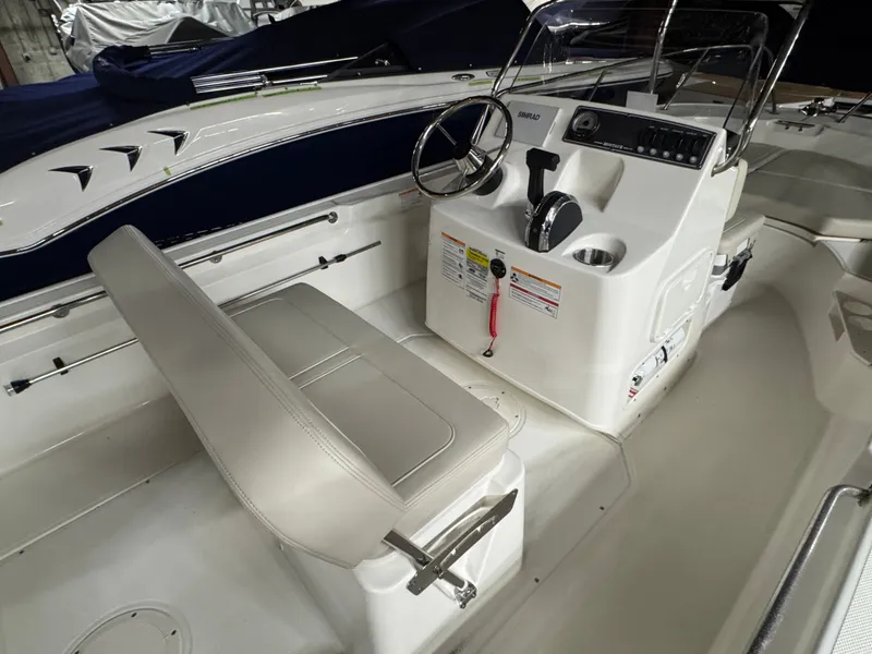 Slide: The Image of Boston Whaler 170 Montauk 2026 - 6