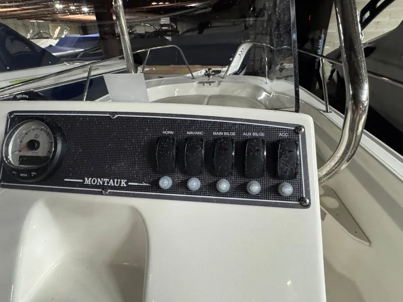 Slide: The Image of Boston Whaler 170 Montauk 2026 - 9