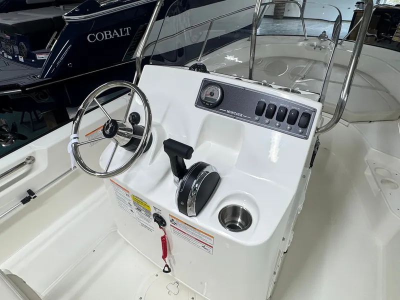 Slide: The Image of Boston Whaler 170 Montauk 2026 - 11