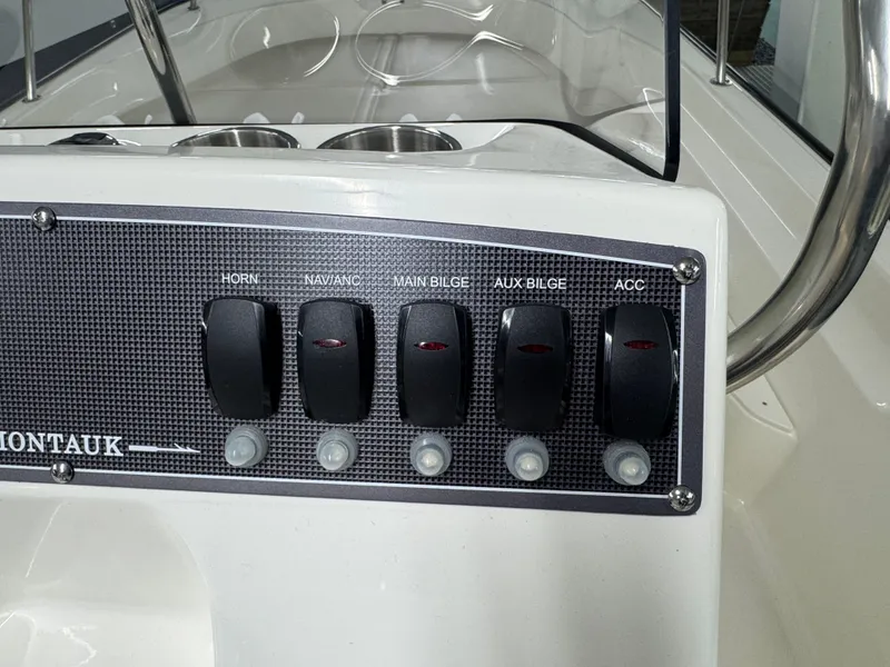 Slide: The Image of Boston Whaler 170 Montauk 2026 - 12