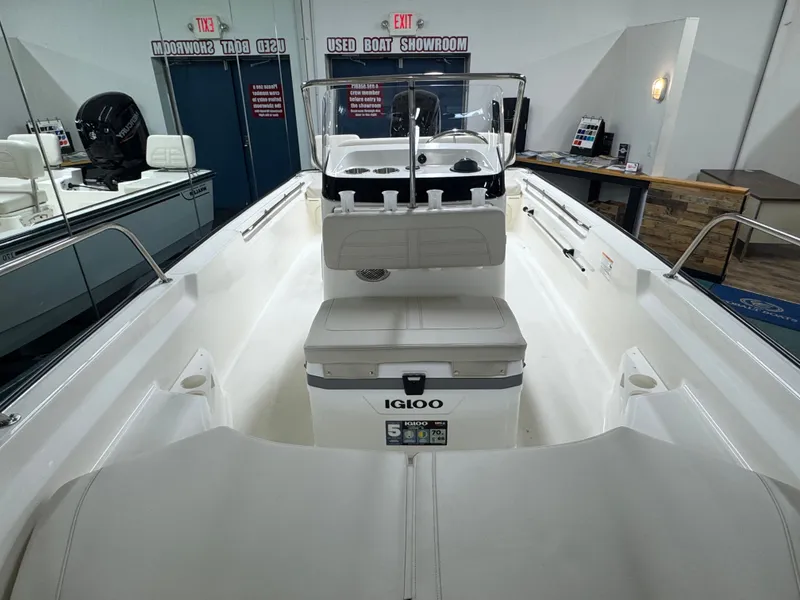 Slide: The Image of Boston Whaler 170 Montauk 2026 - 16