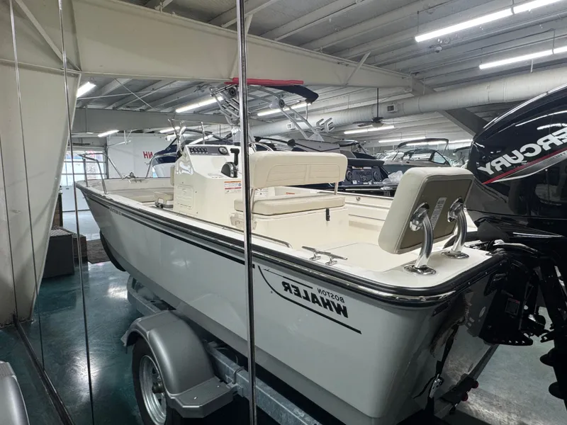 Slide: The Image of Boston Whaler 170 Montauk 2026 - 5
