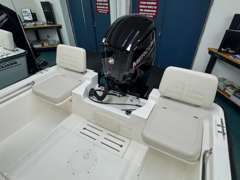 Slide: The Image of Boston Whaler 170 Montauk 2026 - 8