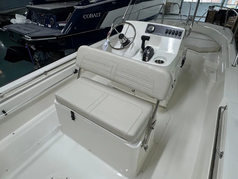 Slide: The Image of Boston Whaler 170 Montauk 2026 - 9