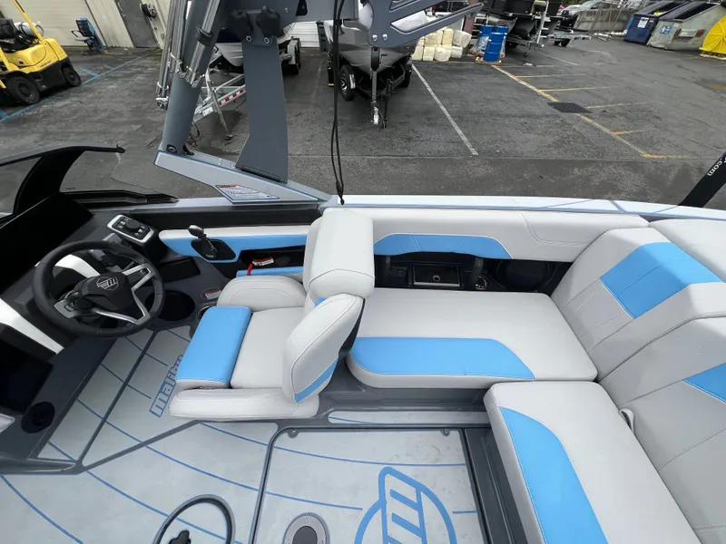Slide: The Image of Malibu Wakesetter 20 VTX 2026 - 11