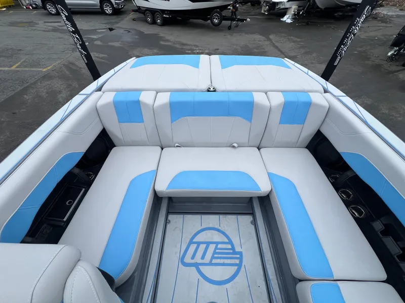 Slide: The Image of Malibu Wakesetter 20 VTX 2026 - 12