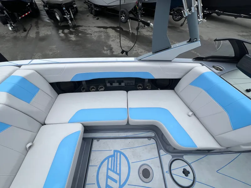 Slide: The Image of Malibu Wakesetter 20 VTX 2026 - 13