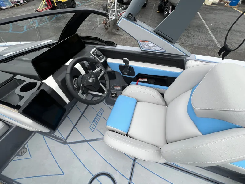 Slide: The Image of Malibu Wakesetter 20 VTX 2026 - 15