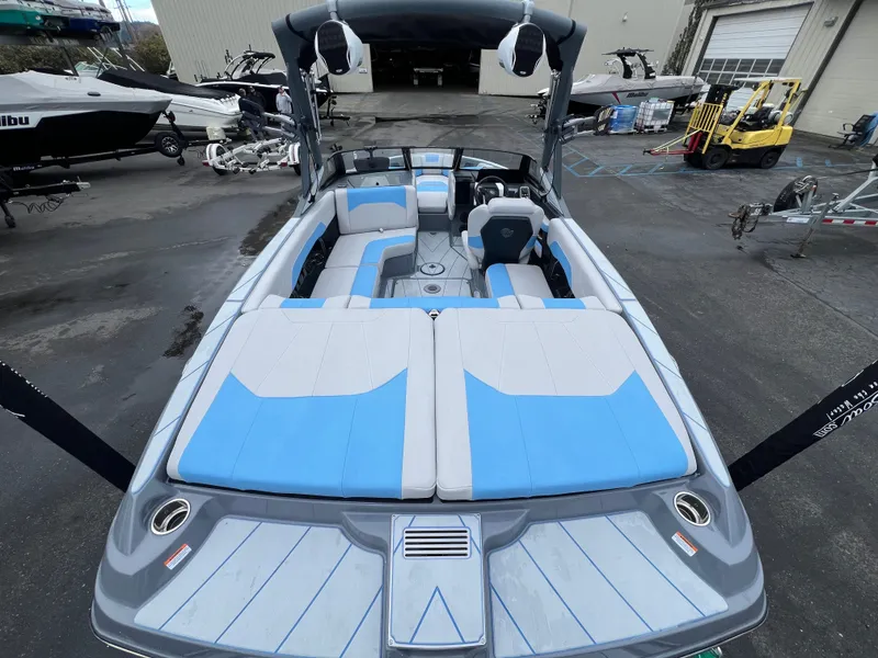 Slide: The Image of Malibu Wakesetter 20 VTX 2026 - 9