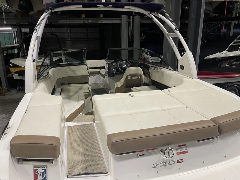 Slide: The Image of Cobalt 220S 2018 - 25