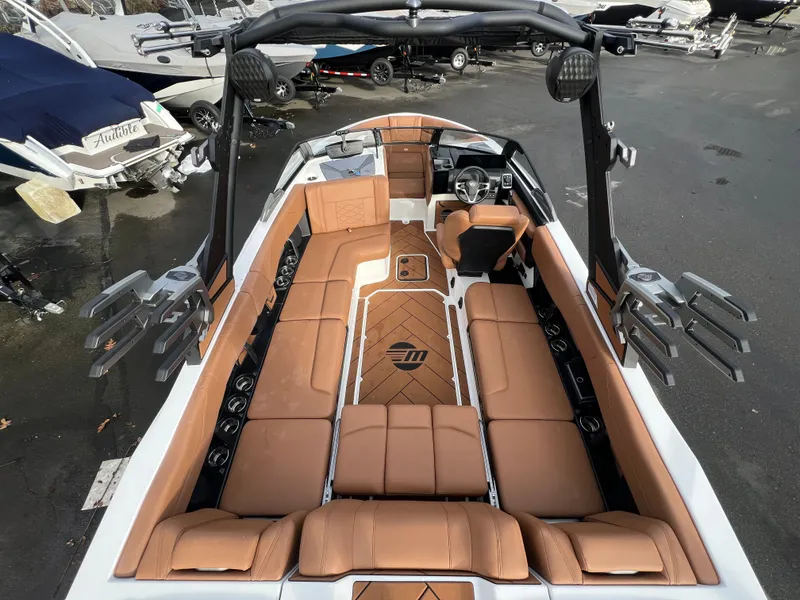 Slide: The Image of Malibu Wakesetter 23 LSV 2026 - 10