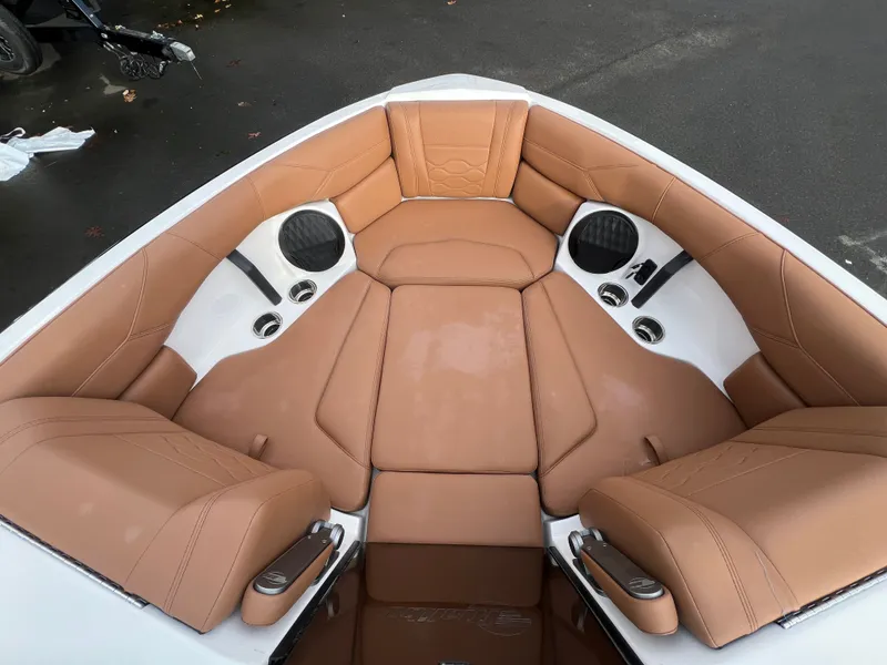 Slide: The Image of Malibu Wakesetter 23 LSV 2026 - 19