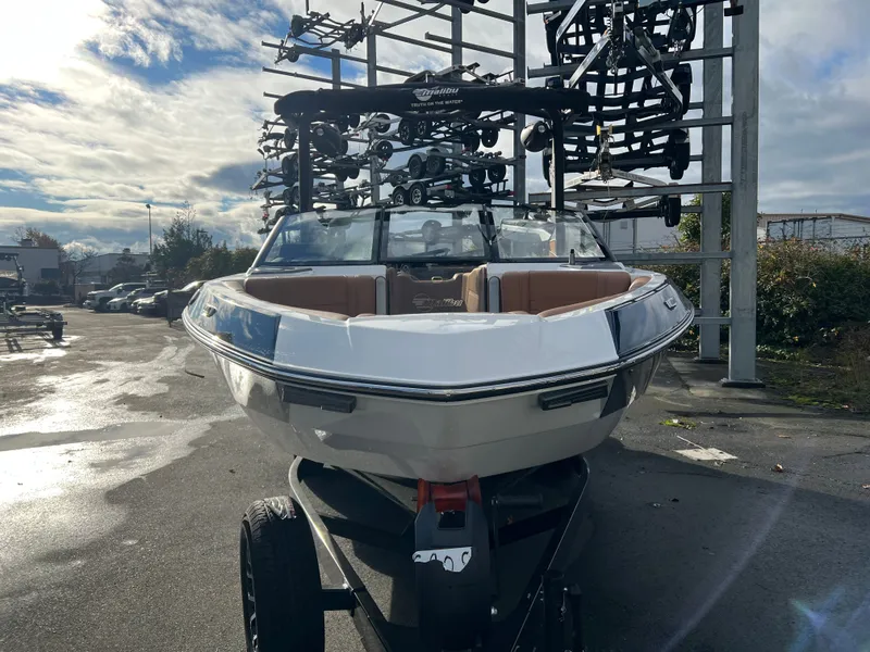 Slide: The Image of Malibu Wakesetter 23 LSV 2026 - 3